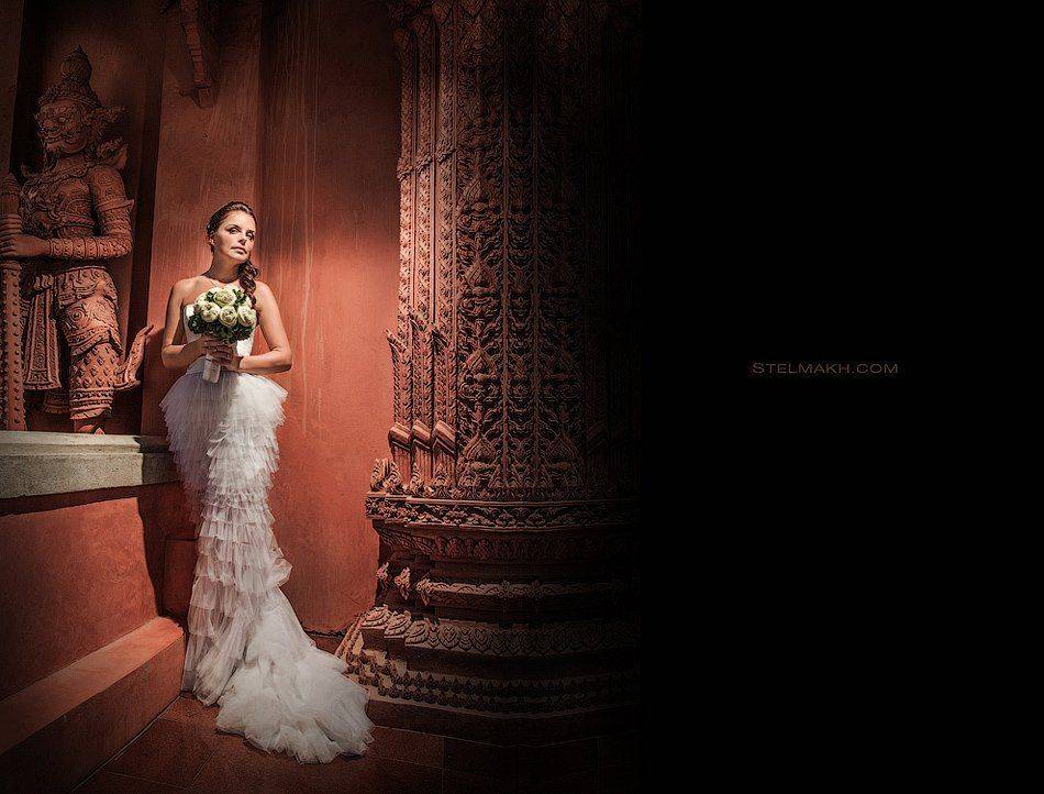 Bride in red temple.. Автор: EDUARD STELMAKH , EDUARD STELMAKH