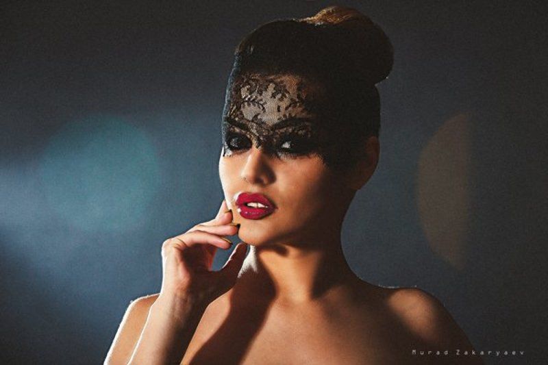 Блик девушка тениphoto preview