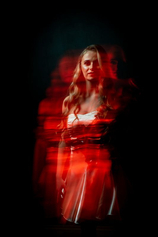 red womanphoto preview