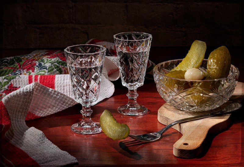 водка С солеными огурцамиphoto preview