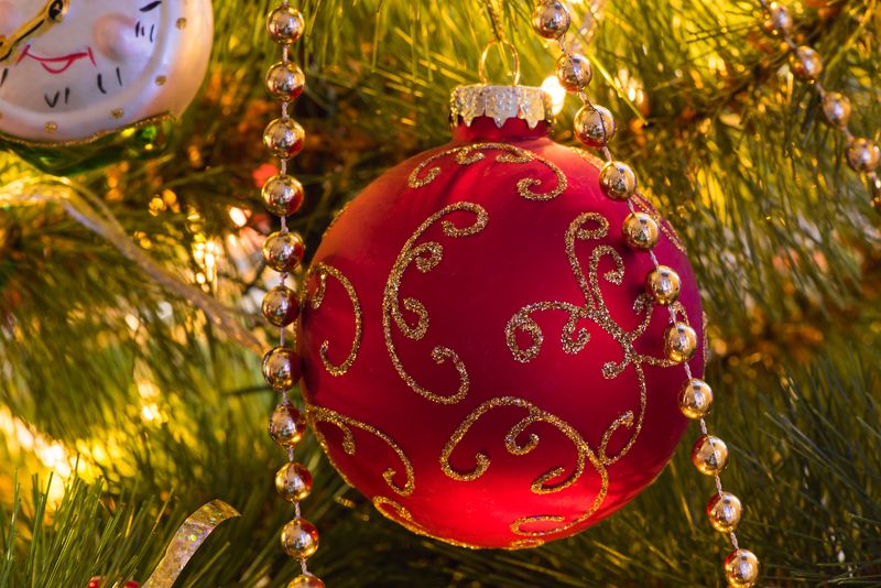 ёлка шарик бусы игрушки новый год Рождественское настроение фото превью