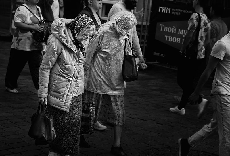 чб фото, жанровое фото, уличное фото, золотой возраст Город и людиphoto preview