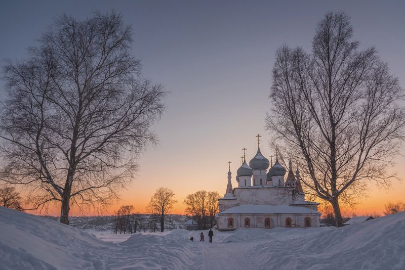зима, закат, вечер, церковь, собор, деревья, дети, тутаев, романов-борисоглебск Февральский вечер в Тутаеве фото превью