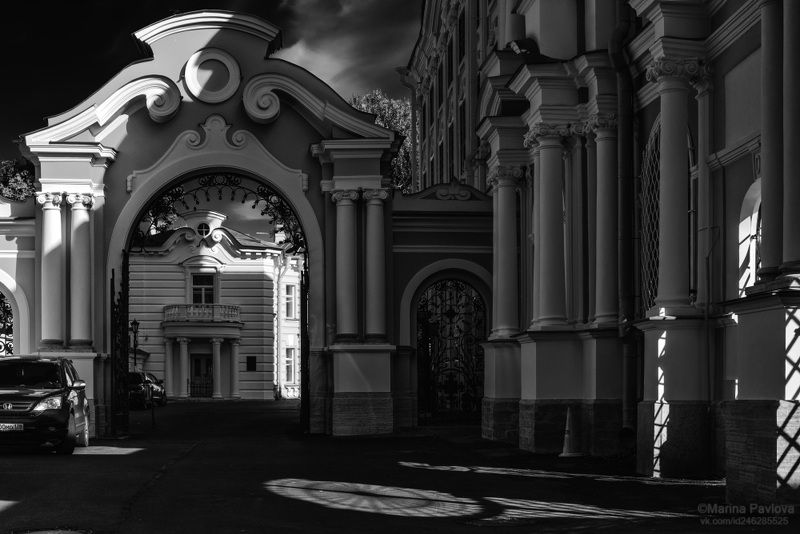город, санкт-петербург, архитектура, городской пейзаж, александро -невская лавра, консистаторские ворота, чёрно - белое фото, nikon Свято -Троицкая Александро-Невская Лавраphoto preview