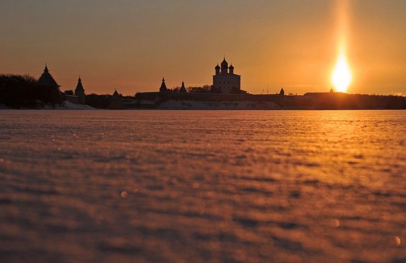 пейзаж, зима,день, город,псковская обл,снег, небо, солнце, псков, солнце, мороз,река Утро морозное!photo preview