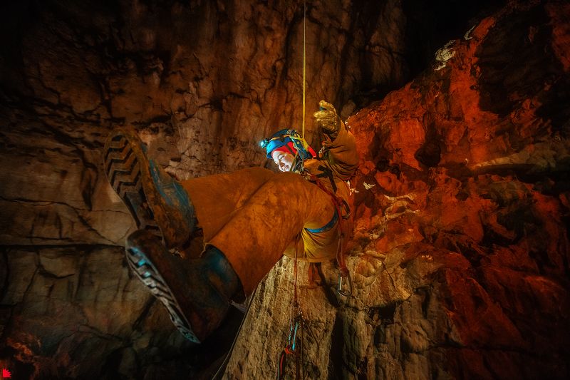 Веселый спелеологphoto preview