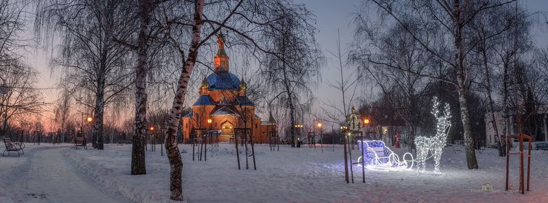 рождество, церковь, храм, утро, снег, сквер, россия,  праздник, панорама, новый год, новогодняя сказка,  новогодняя иллюминация, зима в объективе, зима, заснеженный, дубовое, дизайн, городской пейзаж, в новогоднем убранстве, белгородская область Зимнее утро в Дубовомphoto preview