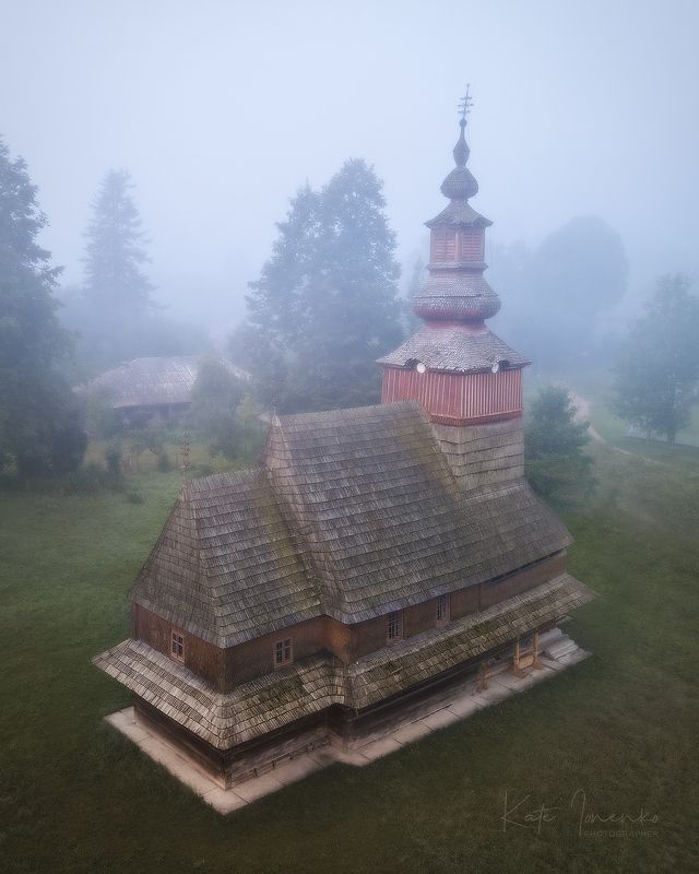 Туман и старая церковьphoto preview