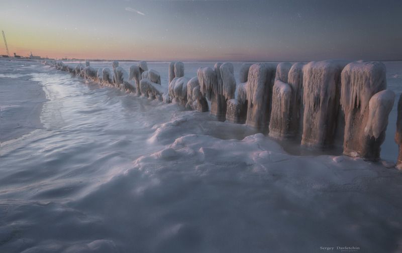 Суровое белое мореphoto preview