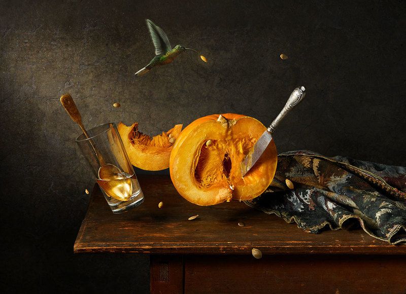 тыква, стакан, ложка, нож, колибри, семечки, полет, стол Иллюзия легкостиphoto preview