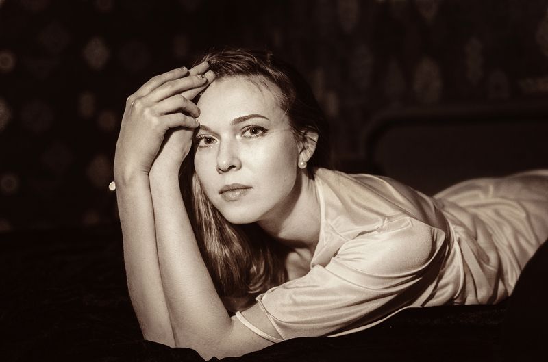 Elle in Bedphoto preview