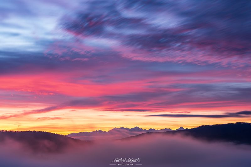 #poland #pentax #benro #lightroom #nikcollection #nature #sunrise #mountains #sky #fog #foggy #morning #pix Sunrise I.photo preview