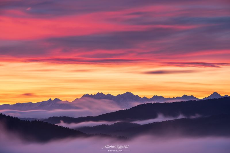 #poland #pentax #benro #lightroom #nikcollection #nature #sunrise #mountains #sky #fog #foggy #morning #pix Sunrise II.photo preview