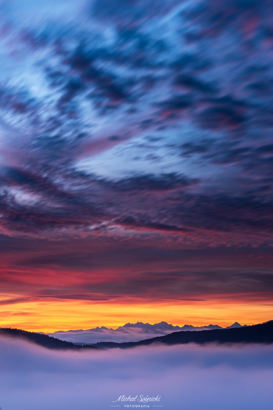 #poland #pentax #benro #lightroom #nikcollection #nature #sunrise #mountains #sky #fog #foggy #morning #pix Sunrise IV.photo preview
