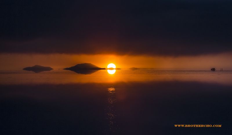 Two SUNs of UYUNIphoto preview