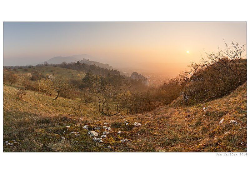 pálava, south moravia MIsty morningphoto preview