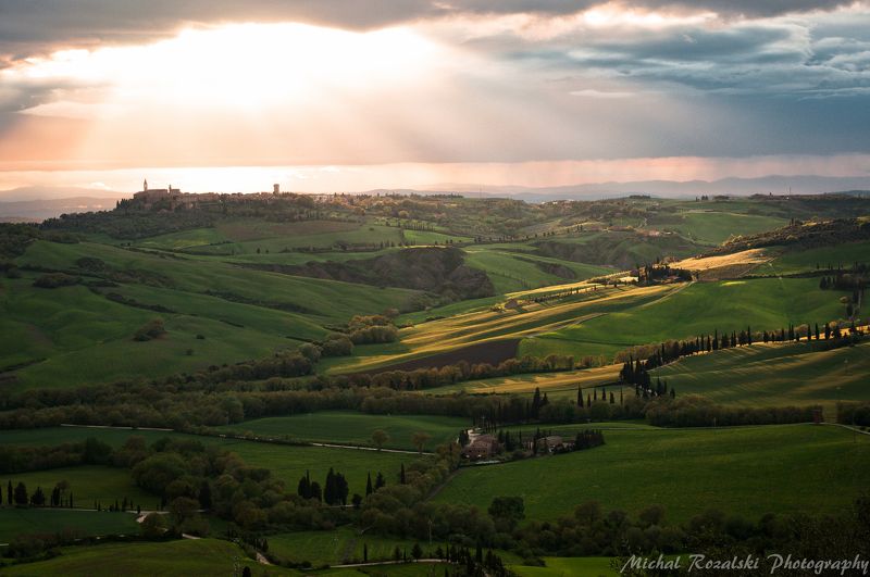 tree, ,hills, ,blue, ,tuscany, ,landscape, ,sunset, ,clouds, ,sky, ,town, ,italy, ,light Light over Pienzaphoto preview