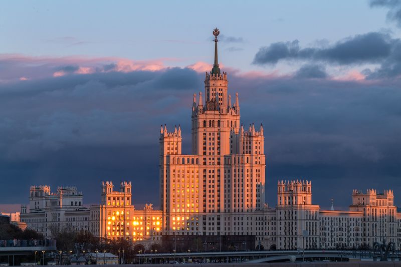 москва, высотка, котельническая, закат Сталинская высотка на Котельнической.photo preview
