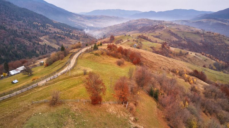 вечер, горы, деревня, дорога, карпаты, ноябрь, осень, панорама, перевал, украина Хмурый вечер на осеннем перевалеphoto preview