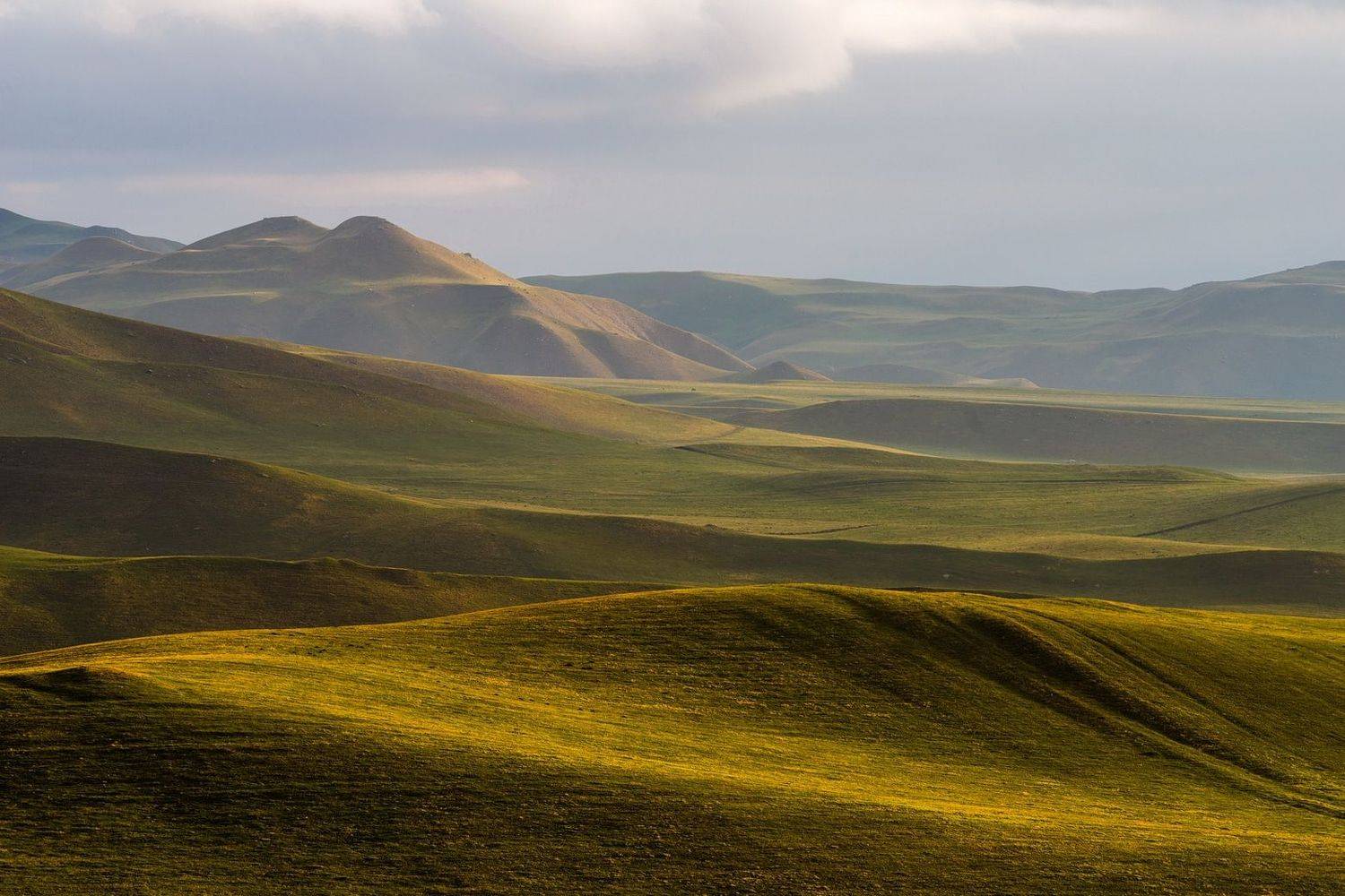 гора, небо, плато, облака, утро, тучи, непогода, закат, вечер , слои, холмы, долина, дымка, туман, Арсен Алабердов