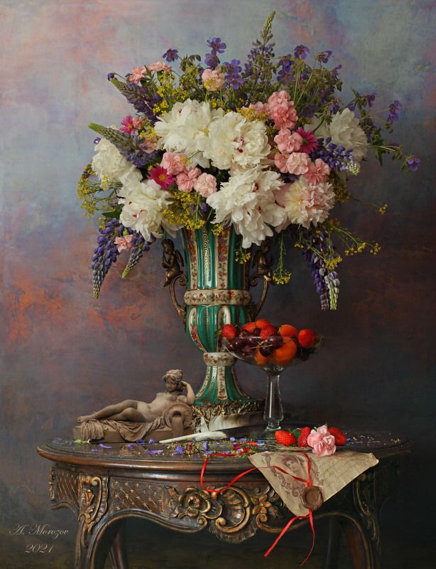 цветы, пионы, гвоздика, люпины, ягоды, еда, девушка, скульптура, клубника, вишня Натюрморт с цветами и ягодамиphoto preview