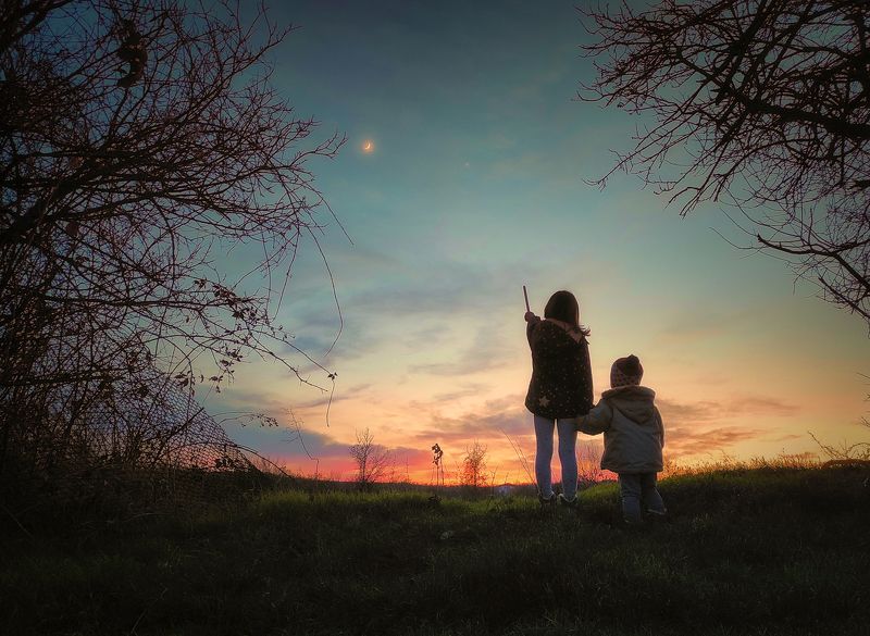 Look, it\'s over there, the Moonphoto preview