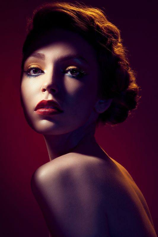 woman, portrait, girl, red, makeup, closeup, fashion, fashionable, cute, attractive, face Нуар портретphoto preview