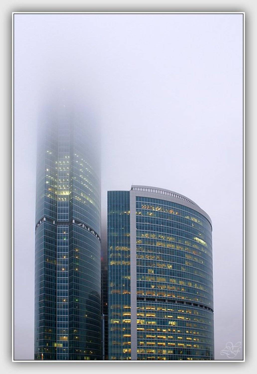 Утро тяжелого дня. Автор: Юрий Лукьяненко сити, город, туман, утро, Юрий Лукьяненко