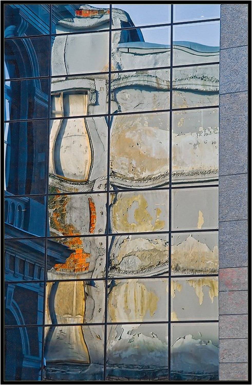 Отражения старого города. Автор: Михаил Андриеску старый, город, рига, отражения, прибалтика, Михаил Андриеску