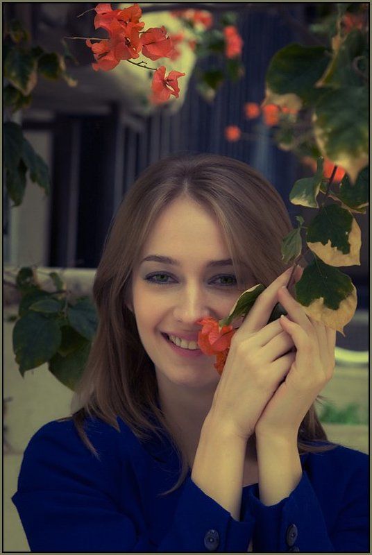 Портрет с цветами фото превью