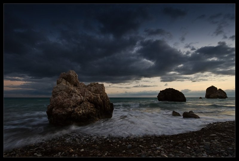 закат,кипр,море,пейзаж,природа,камни,сумерки Камни уходят в мореphoto preview