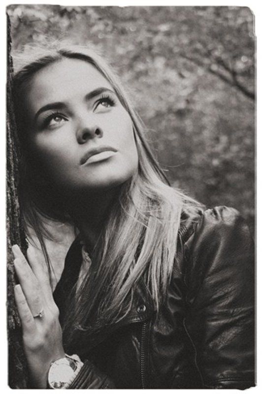 портрет, жанр, ч/б, девушка, природа, загадочность Лейлаphoto preview