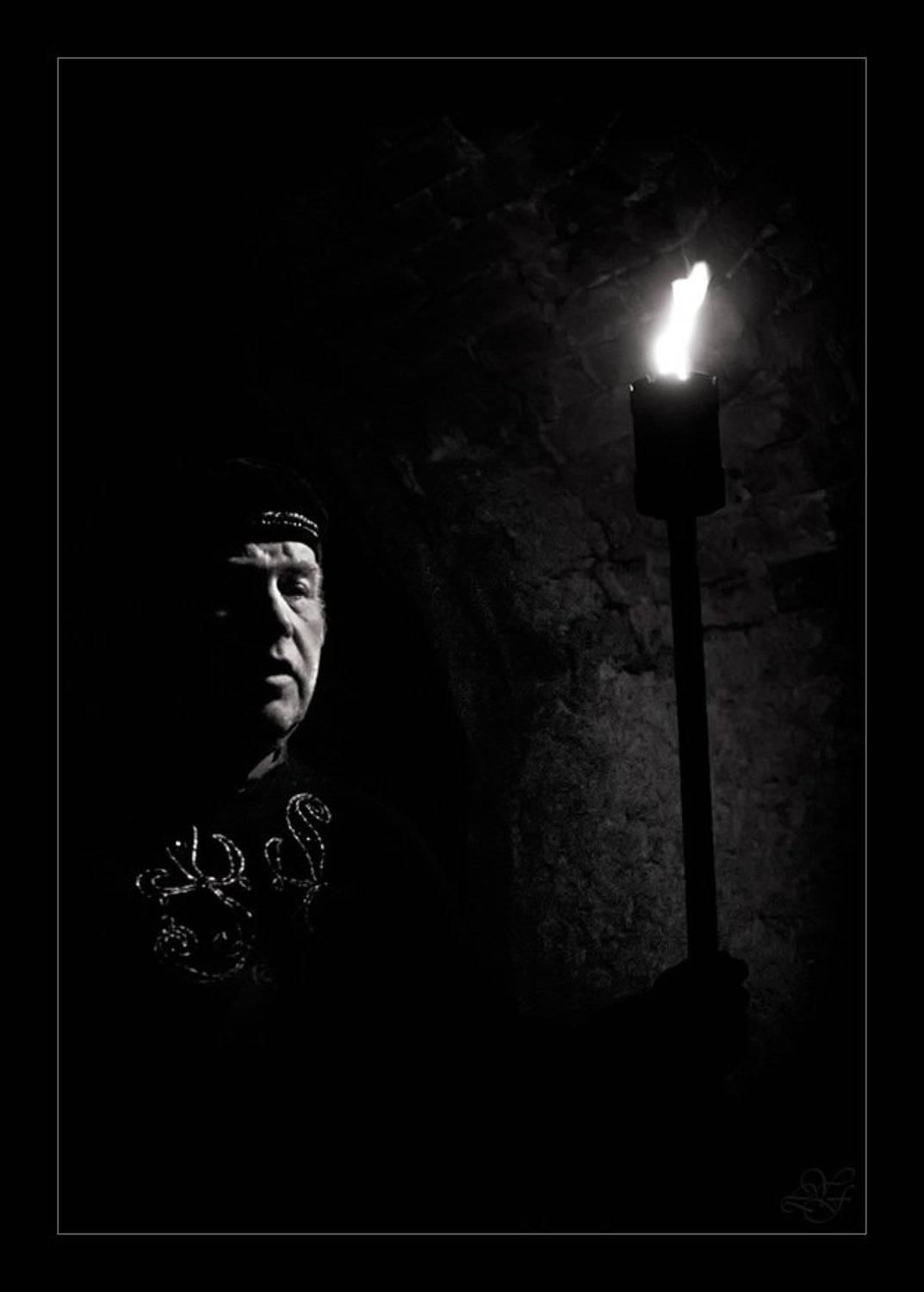 Монах доминиканец. Автор: Юрий Лукьяненко (o4spok) монах, доминиканец, факел, Юрий Лукьяненко (o4spok)