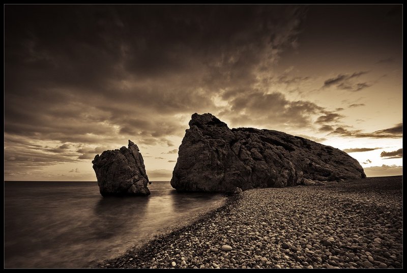 кипр,пляж афродиты,море,пейзаж,природа,камни,сумерки Big and smallphoto preview