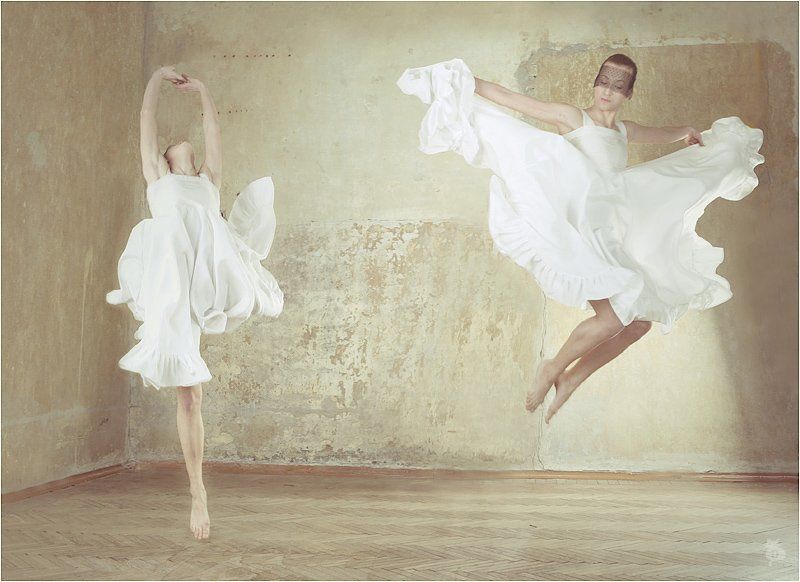 девушки, маска, двое, или, одна, отражение, сознания, прыжки, чувства It\'s just a feelingsphoto preview