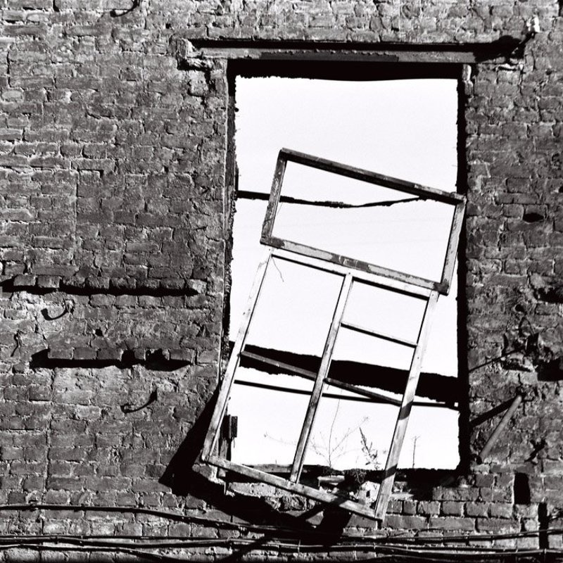 6х6,фотоплёнка,негатив, ч\\б За разбитым окном...photo preview