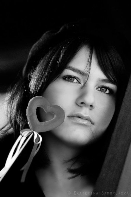 девушка, валентинка, портрет, чб грустная валентинкаphoto preview