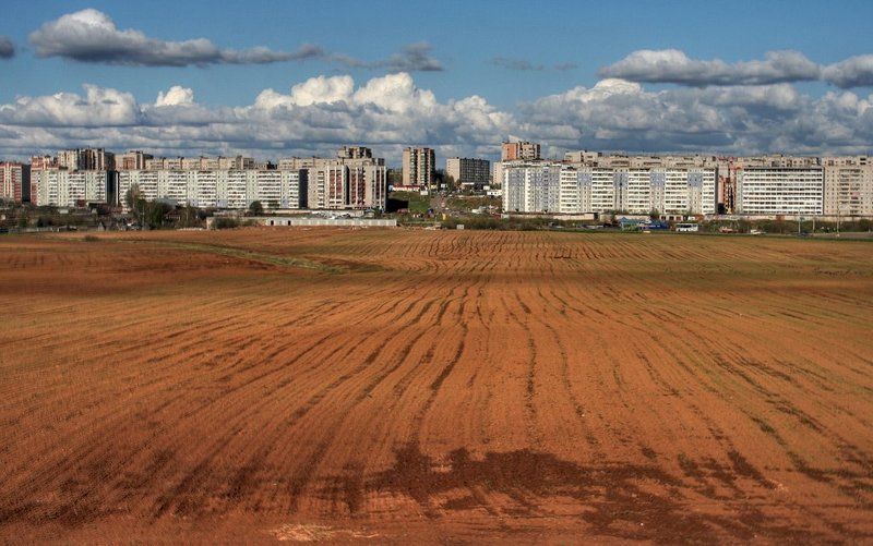 Граница между городом и ...photo preview