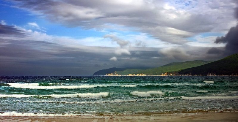 какого цвета море?photo preview