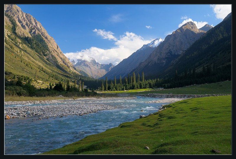 природа,горы,лес,река,дорога,облака,скалы,вершины,луг Уже хочется летаphoto preview