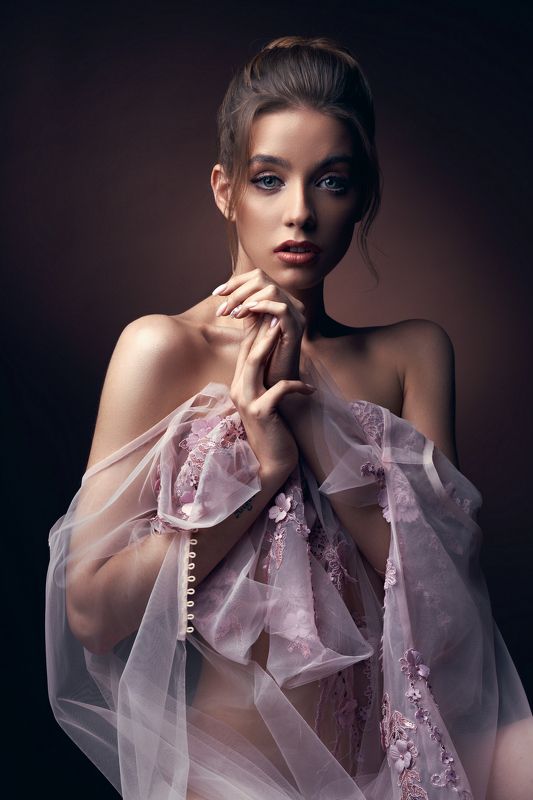 woman, portrait, girl, red, makeup, closeup, fashion, fashionable, cute, attractive, face Нежная Алинаphoto preview