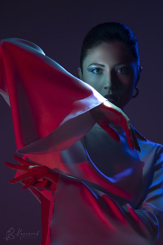 Лазерная подсветка, цветной свет на белом Рефлексы photo preview