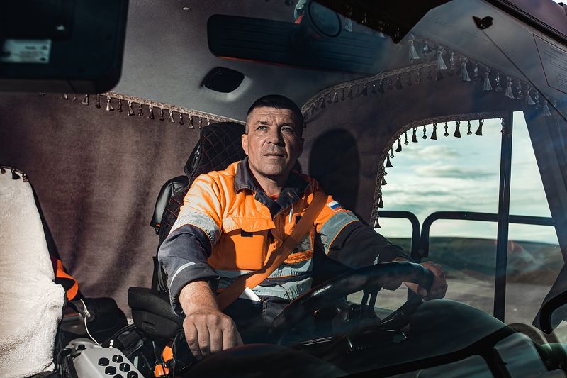 Водитель самосвалаphoto preview