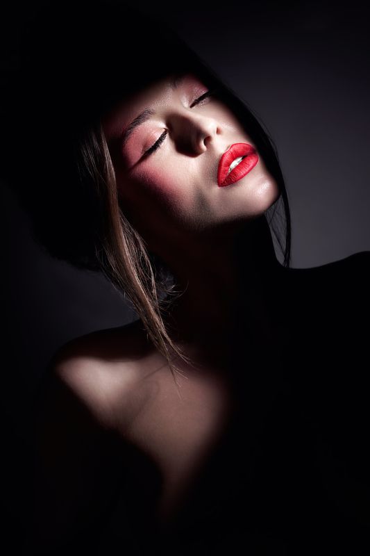 woman, portrait, girl, red, makeup, closeup, fashion, fashionable, cute, attractive, face Mariaphoto preview