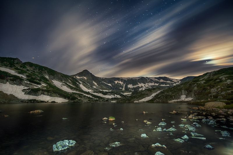 Болгария, Горы, Звезды, Луна, Небо, Ночь, Облака, Озеро, Снег ***photo preview