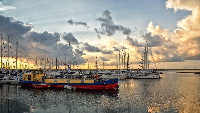 Вечер в портуphoto preview