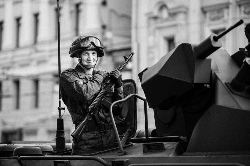 на парадеphoto preview