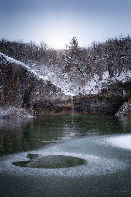 крым, водопад, зима Мердвен-Тобе зимойphoto preview