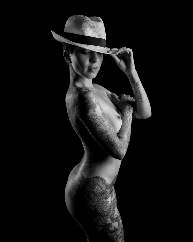 nude, sensual, black & white, erotic, smile, female, body, breast, tattooed, girl, naked, sexy Hatphoto preview
