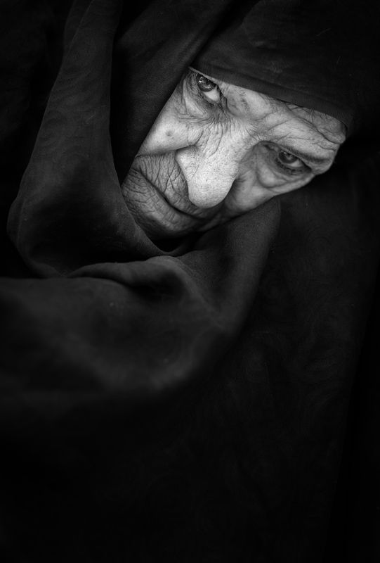 #portrait #homeless  #black and white #mother #grand mother Motherphoto preview